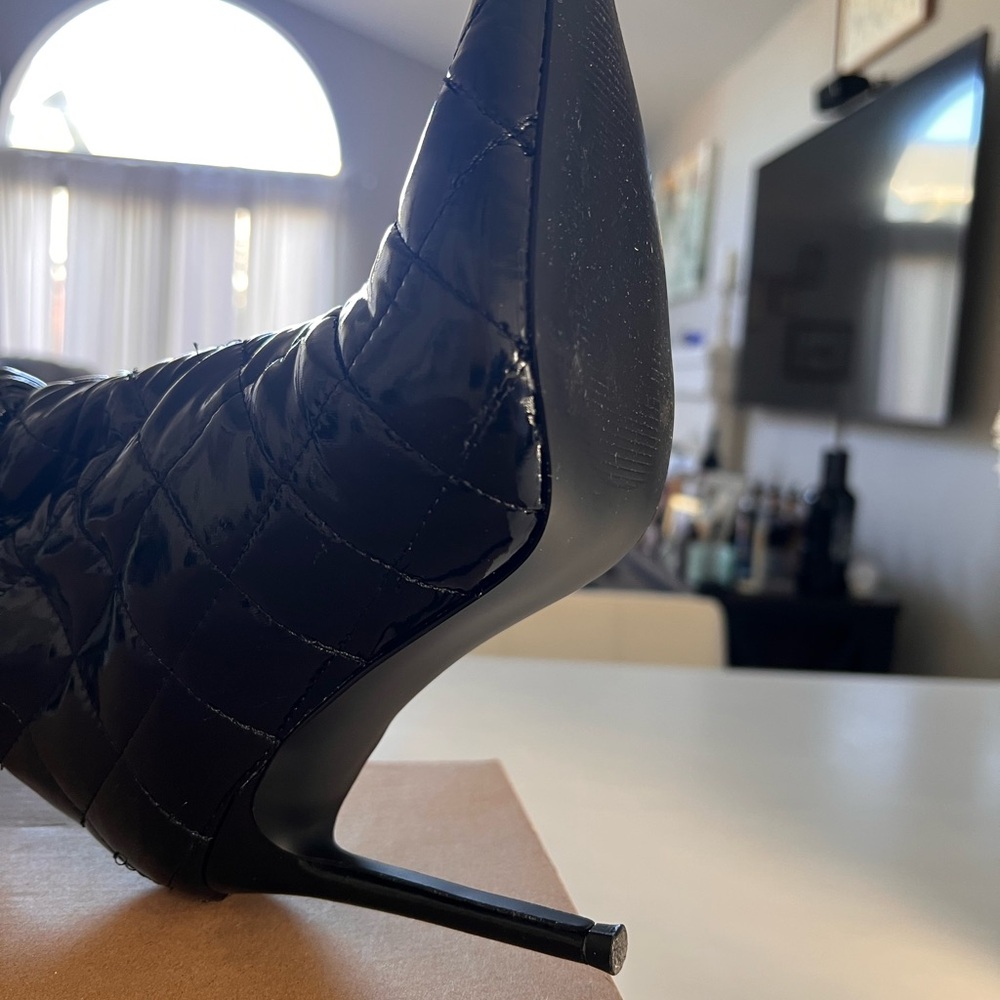 Steve Madden Black Quilted Over-the-Knee Boots SMOKING HOT! - Picture 2 of 3